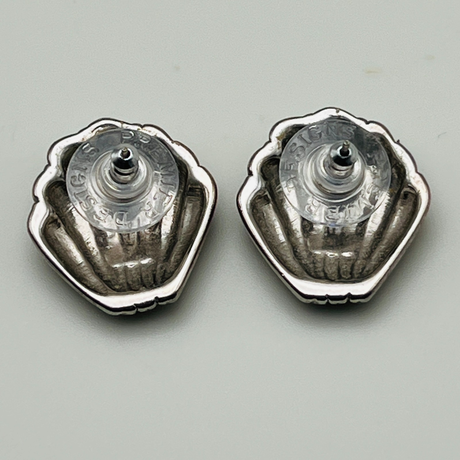 Silver Tone Seashell Stud Earrings Ribbed Shiny Textured Shell Coastal Classic