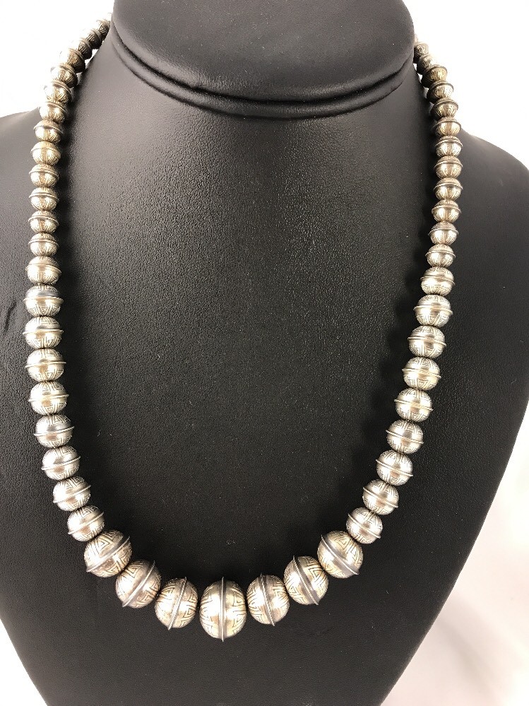 Hand Stamped Bench Navajo Pearls Graduated Sterling Silver Bead Necklace 19″