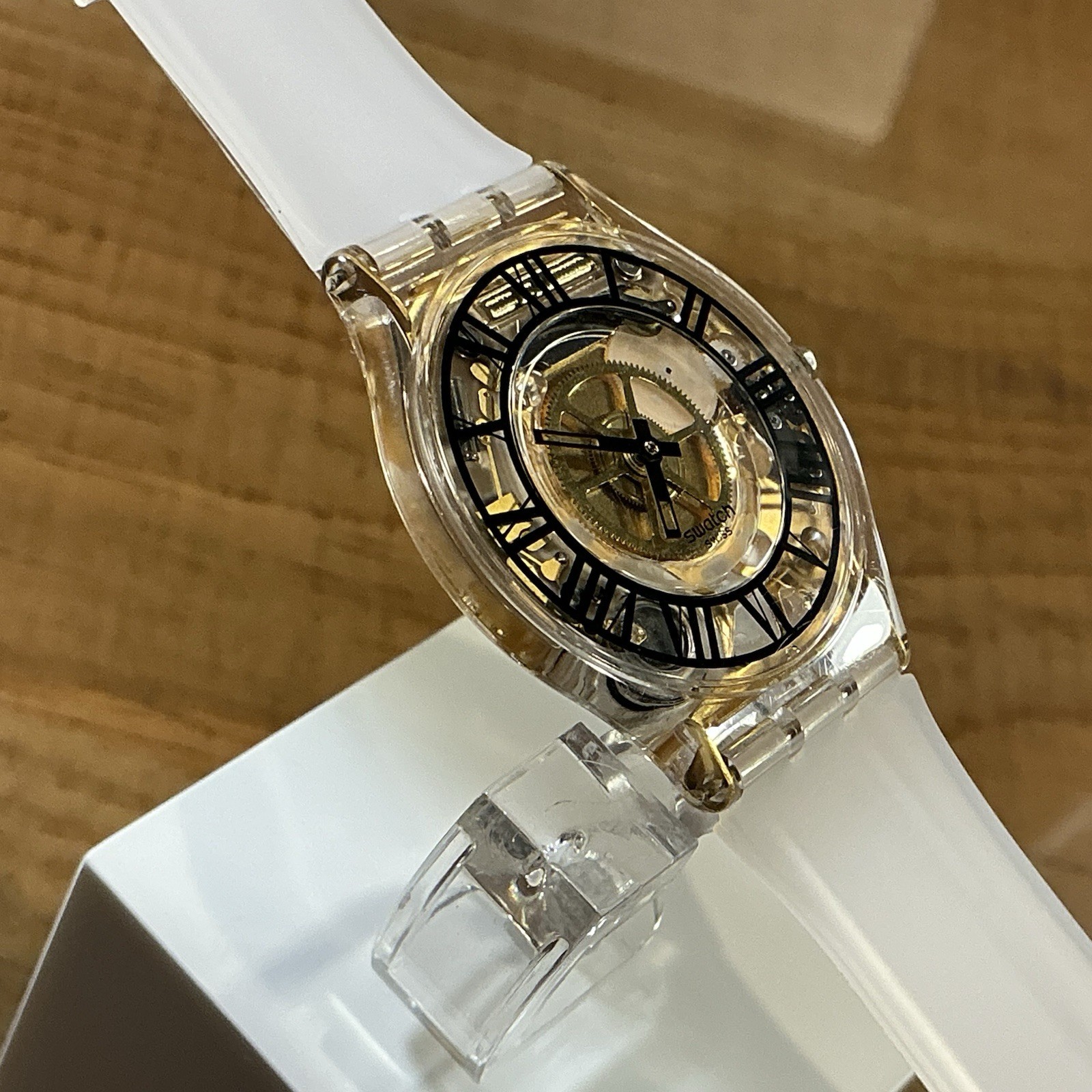 Skin – Ultra Thin – Gold Gears / Roman Numerals – 34mm