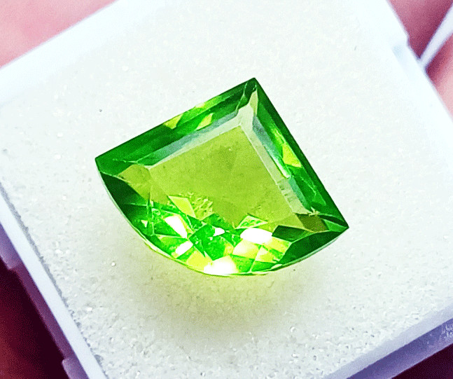 Certified 10.40 Ct Natural Rare Green Peridot Fancy AAA Quality Loose Gemstone