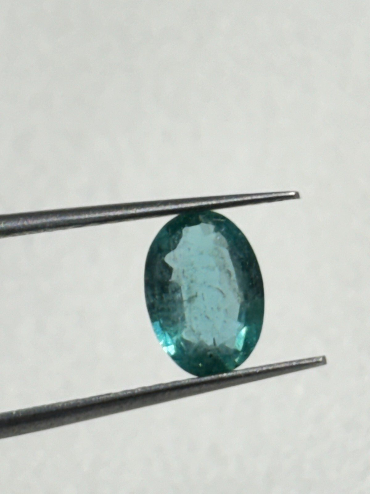 natural loose gemstone emerald green colour oval shape zambia 1.10ct