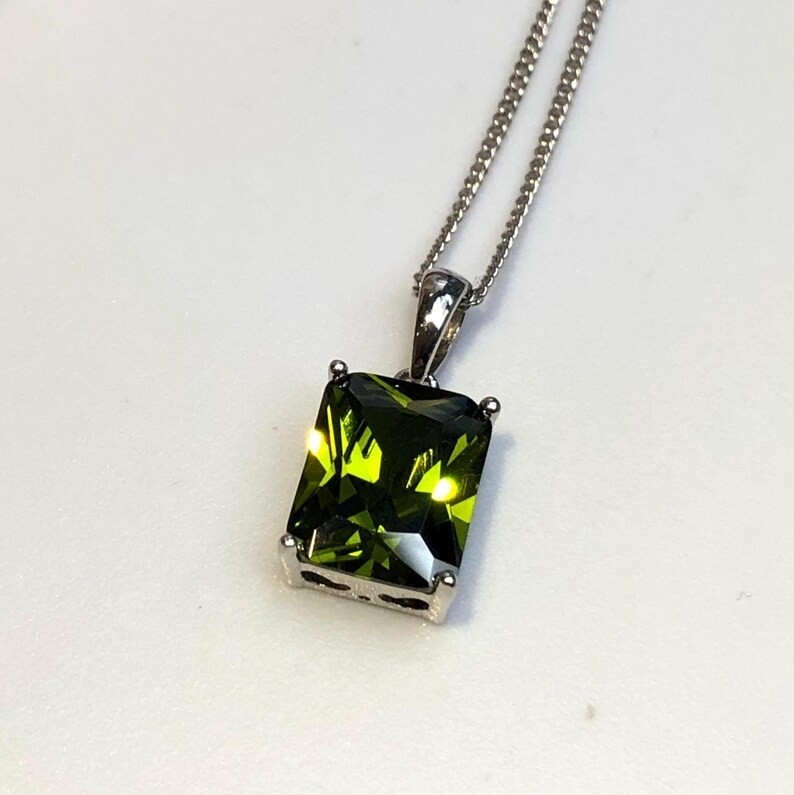 Elegant Mens Peridot Pendant 925 Sterling Silver Ring Gift Jewelry Pendant