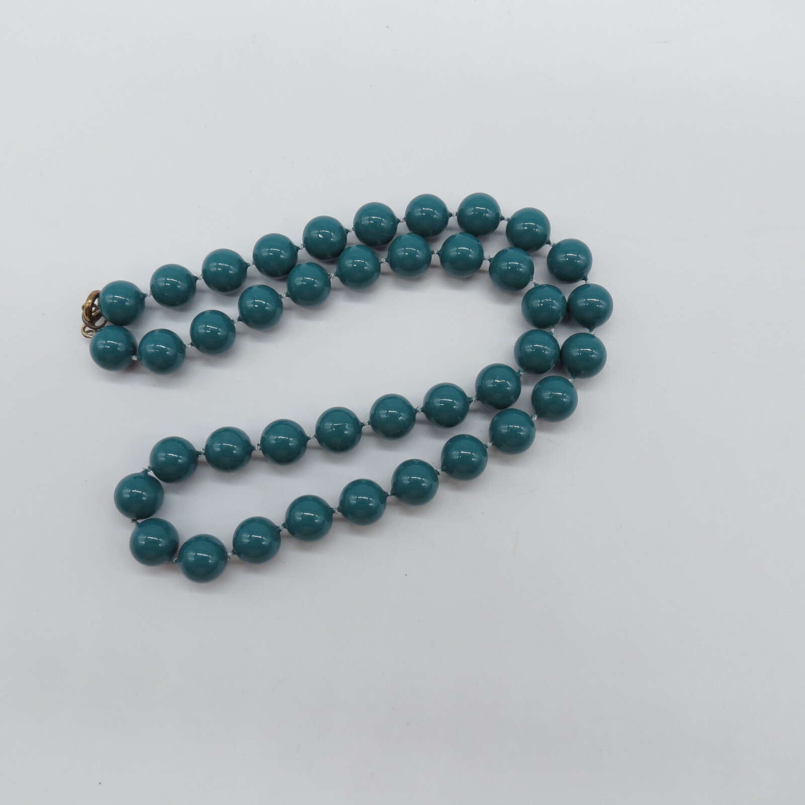Lightweight Green Bead Necklace Boho Simple Everyday Wear 18″