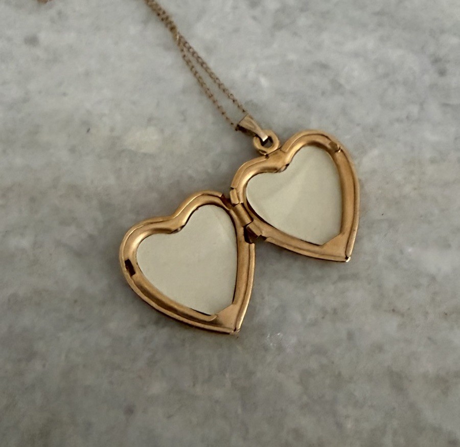Vintage 1/20 14K Yellow Gold Filled Heart Photo Locket & 18″ Necklace Chain
