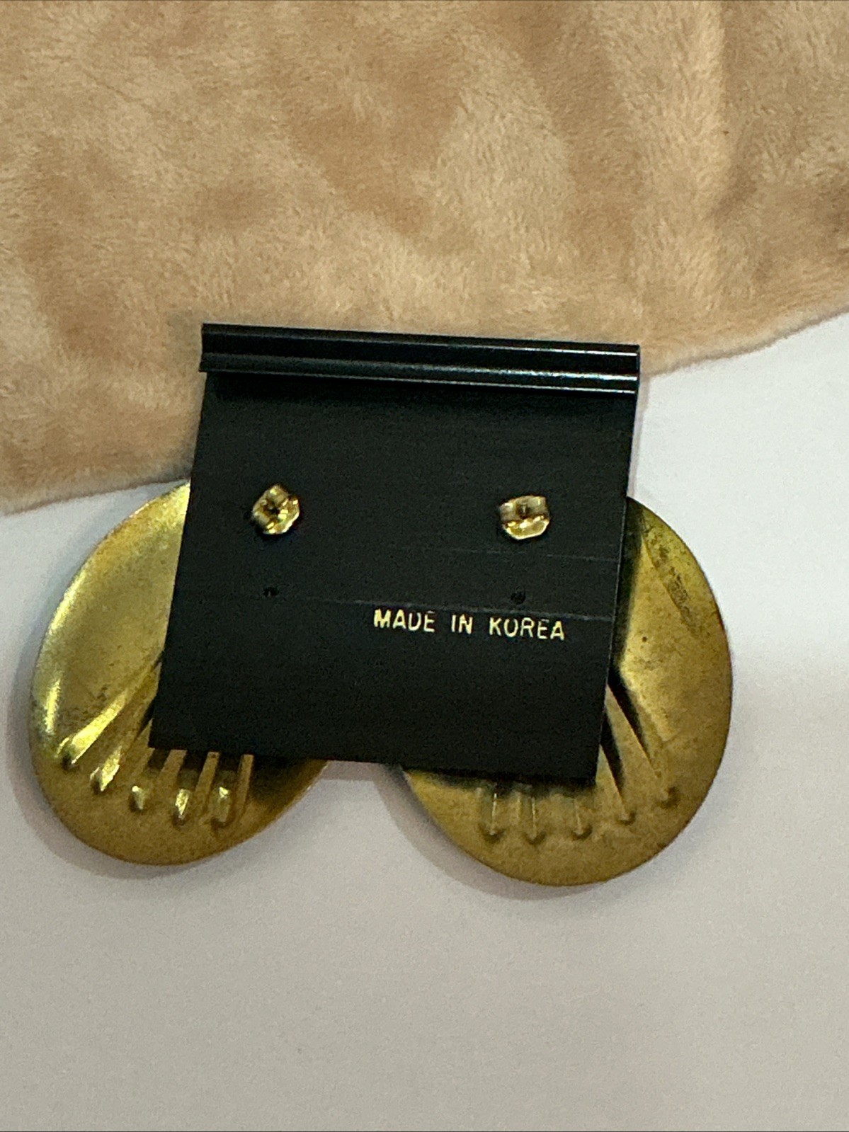 earrings feature a grey geometric design with a gold-tone fan detail