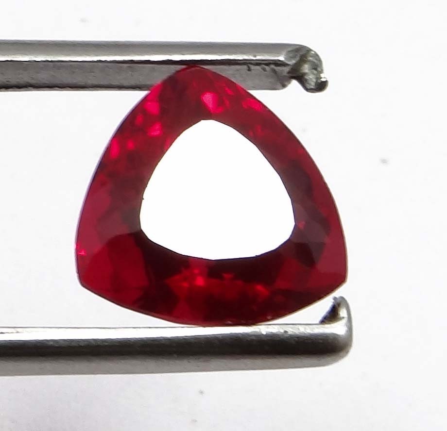 NATURAL 8.00 CTS PIGEON BLOOD RED RUBY trillion GEMSTONE CERTIFIED