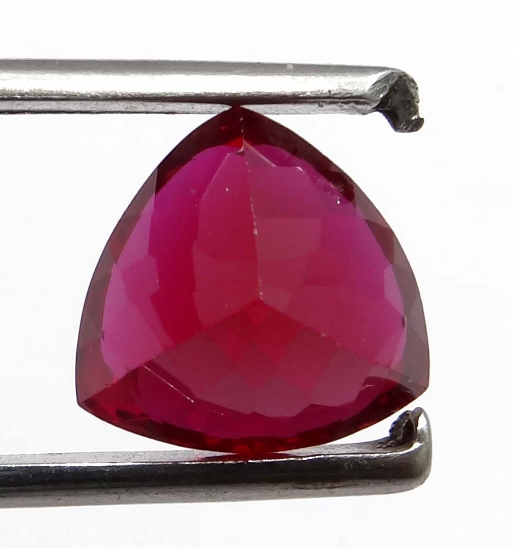 NATURAL 8.00 CTS PIGEON BLOOD RED RUBY trillion GEMSTONE CERTIFIED