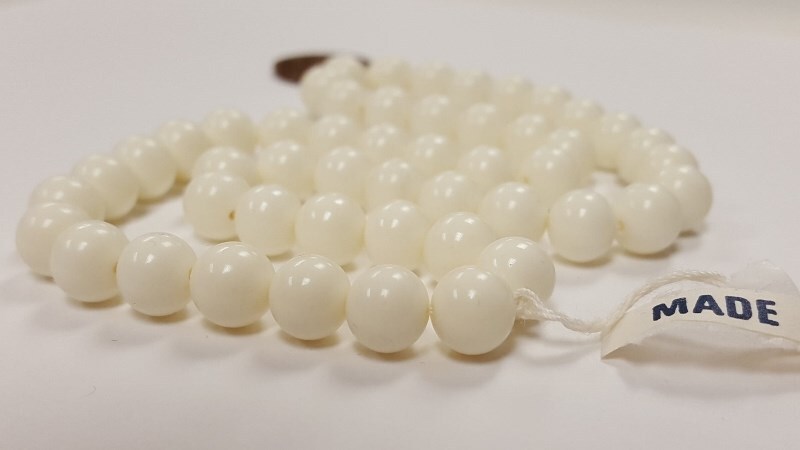 50 VINTAGE JAPANESE 1950’S CHERRY BRAND GLASS CREAM 8mm. SMOOTH ROUND BEADS 4707
