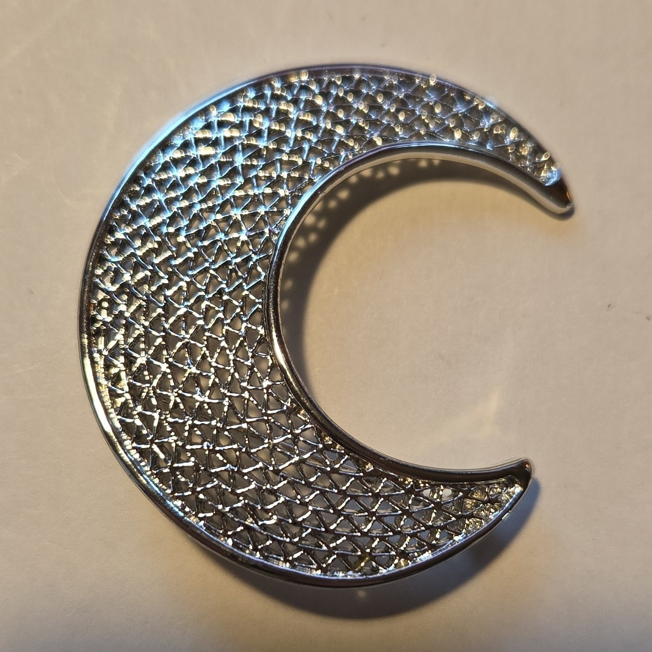 SARAH COVENTRY Tone Textured Crescent Moon Brooch Pin Metal No Stone