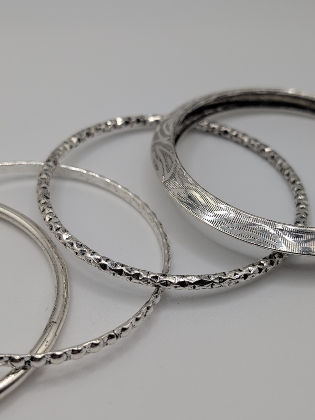 Signed C1046 5 Silver Tone Bangle Bracelet Set With Charms 8.5″