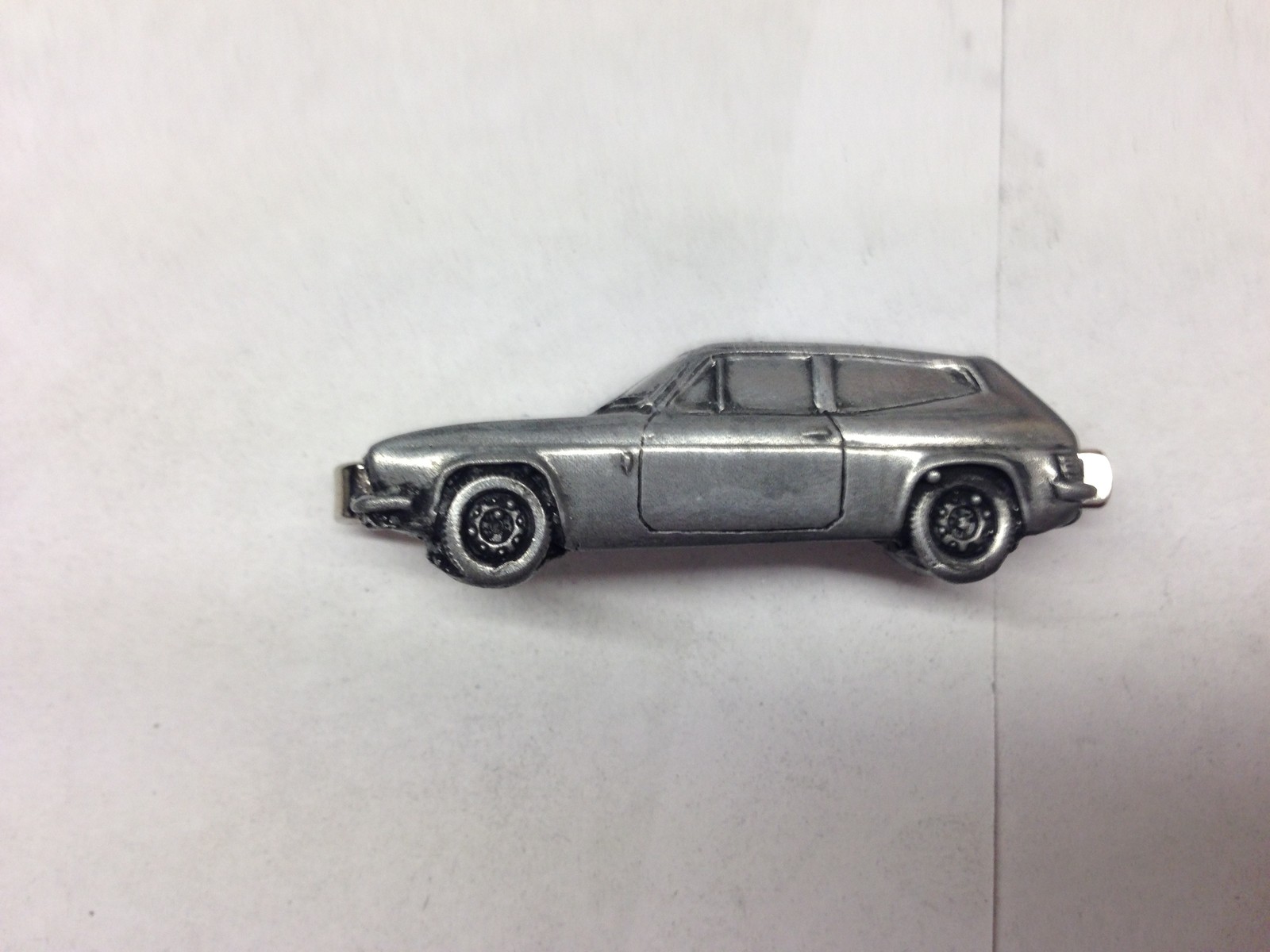 Reliant Scimitar GTE SE5 ref198 pewter effect car emblem on a Tie Clip (slide)