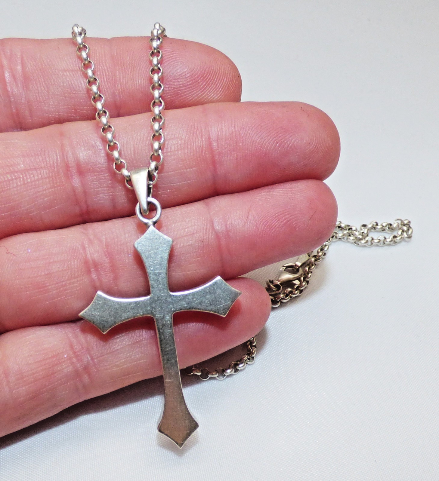 VINTAGE SOLID SILVER CROSS PENDANT ON BELCHER CHAIN ORNATE CROSS