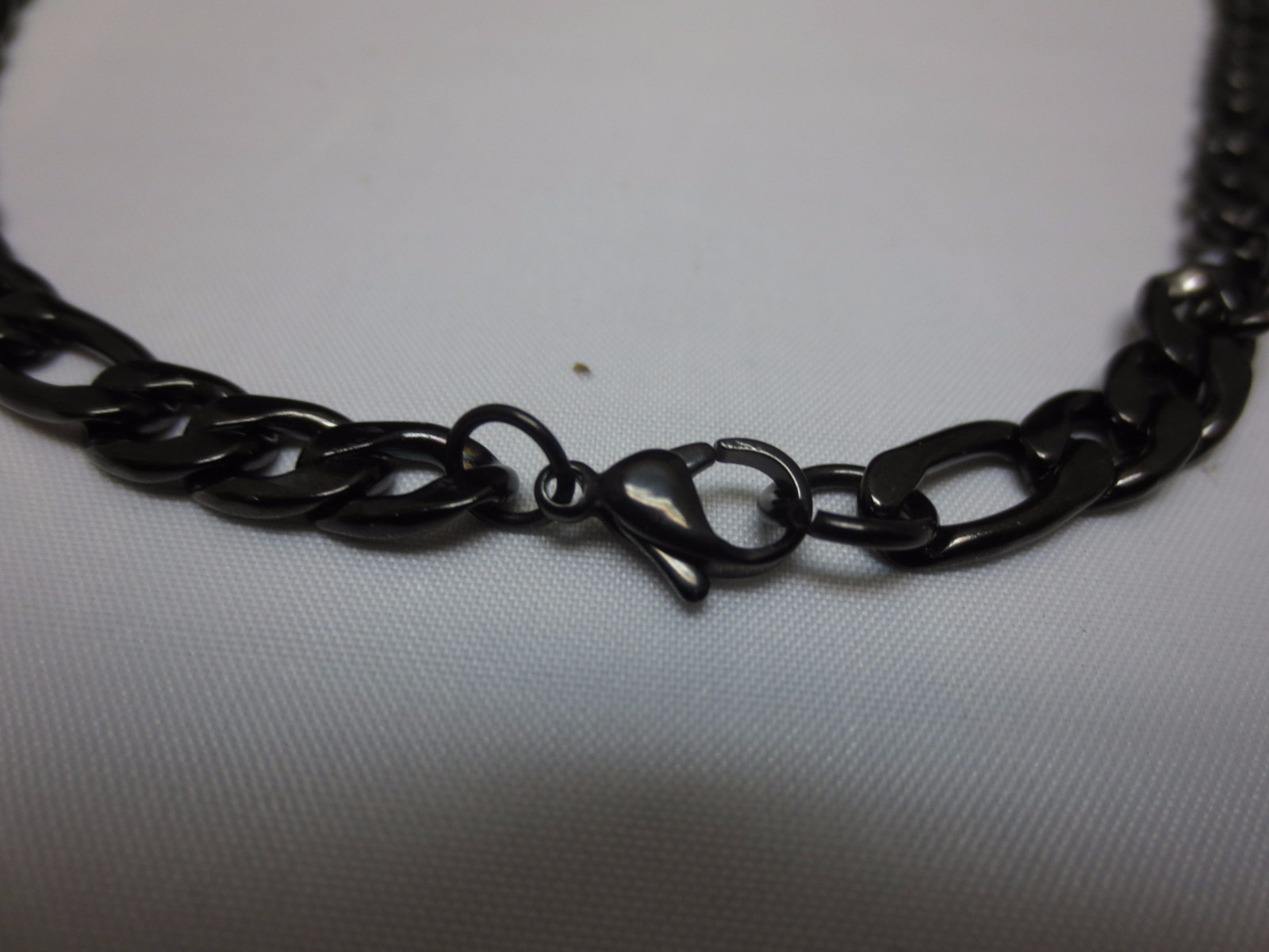7MM STAINLESS STEEL FIGARO ROPE IN GOLD-SILVER-BLACK-PLATED 7 “-40” CHAIN