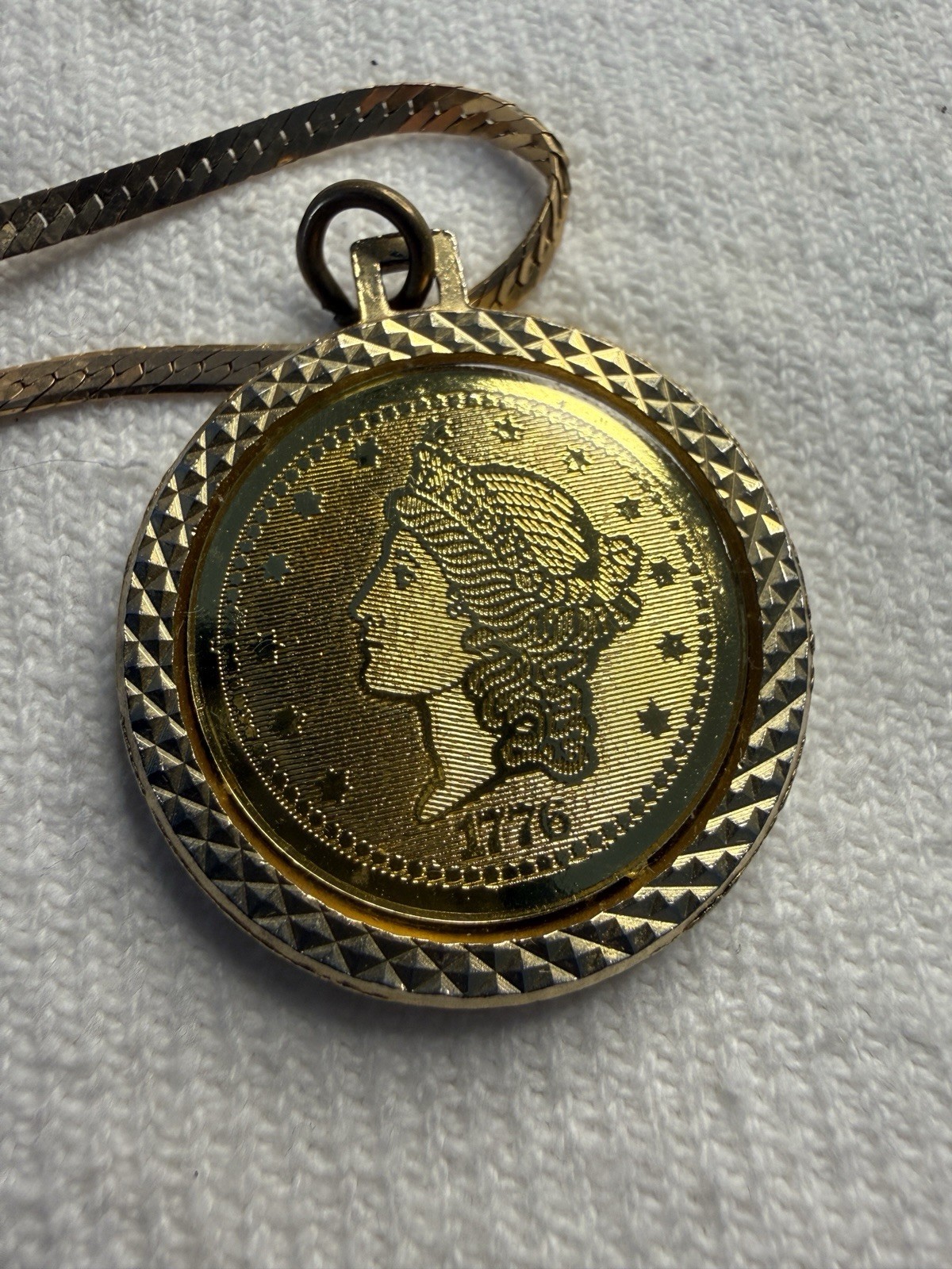 Krementz Coin Pendant Necklace Round Charm Herringbone Chain Gold/Silver