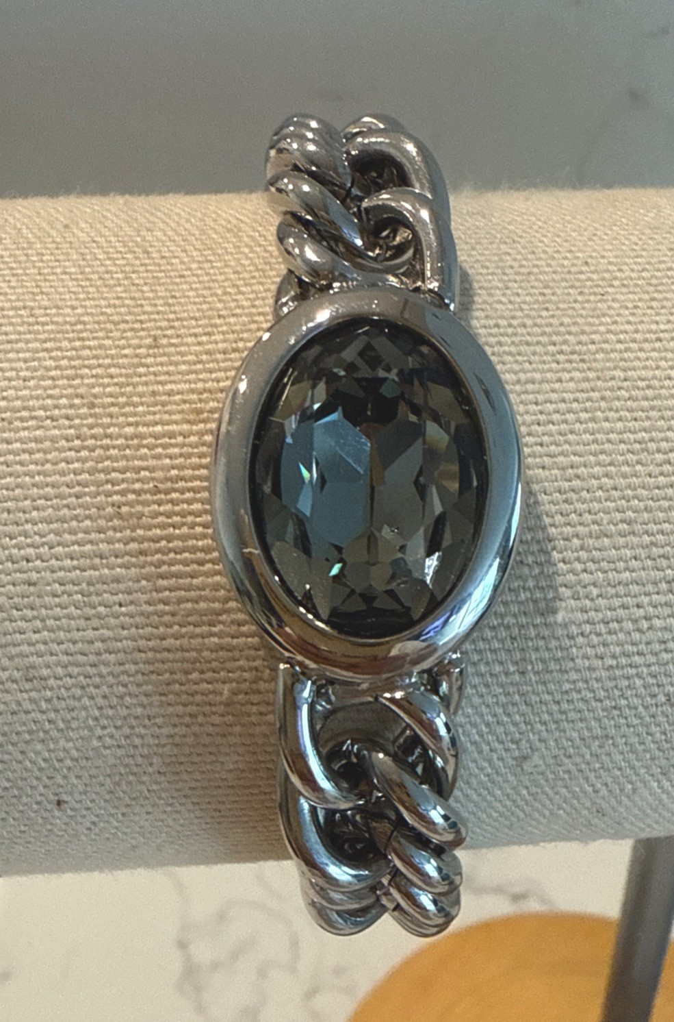 QUDO BRACELET TIVOLA DELUXE MONTANA CRYSTAL BIG 8in BEAUTIFUL, EXCELLENT COND.