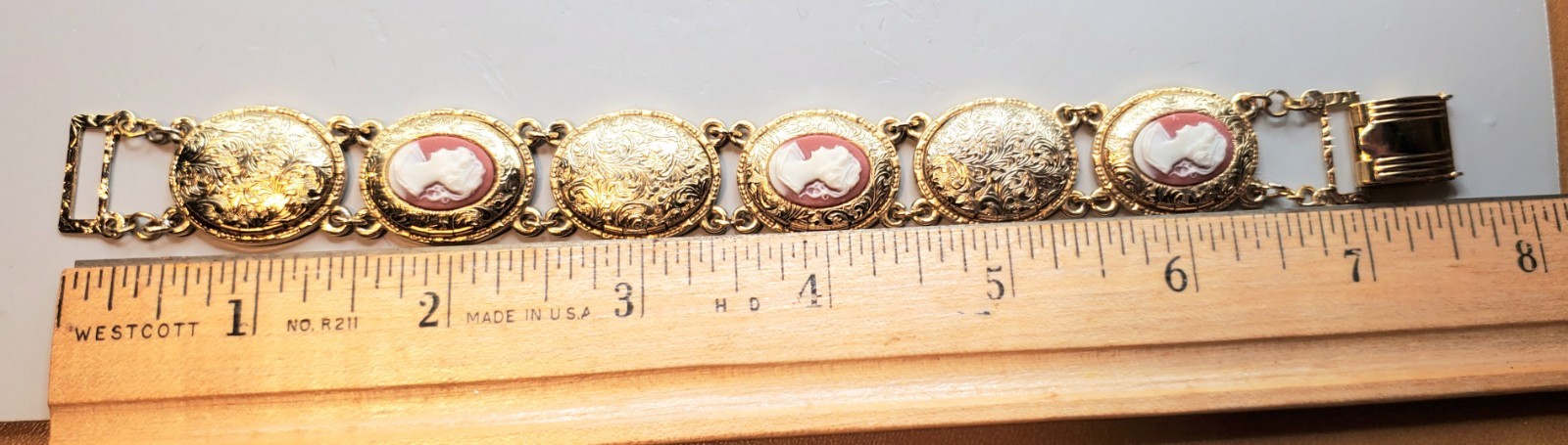 1928 Co. Left Facing Cameo Locket Panel Link Bracelet 7.5″ – Very Good Condition