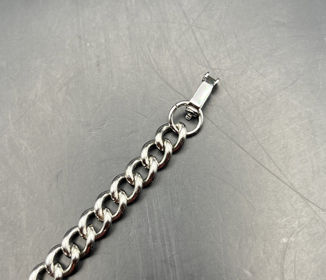 Vintage Curb Link Chain Bracelet Silver Tone Simple Classic 7 Inch