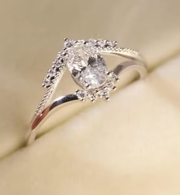 3.40Ct Oval-Cut E/VS1 Lab Grown Diamond Solitaire Engagement Ring 14k White Gold