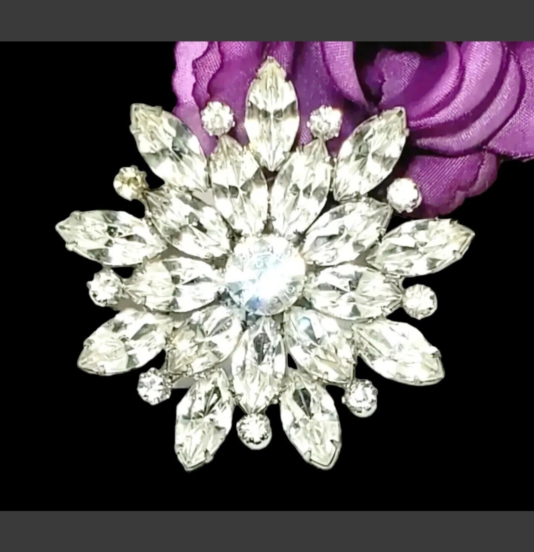 Stunning VTG Mid-Century Flower Crystal Rhinestone BROOCH PIN Rhodium-plated