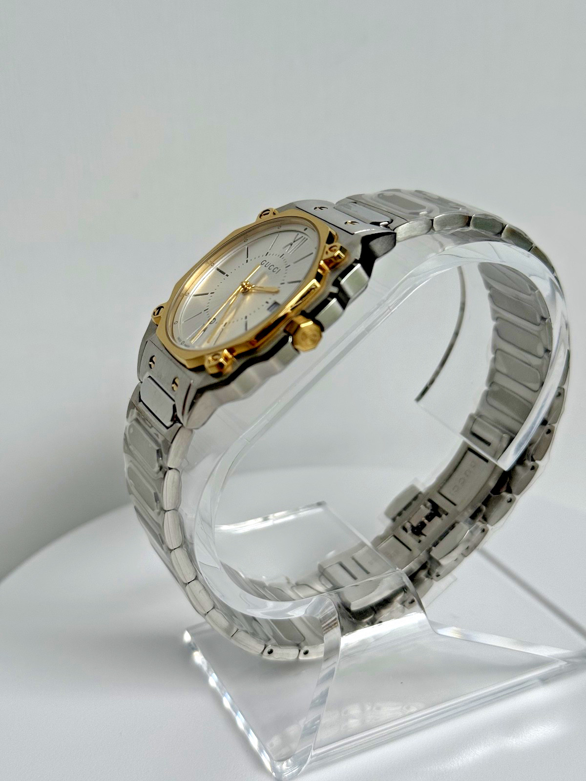 GUCCI G-Flat Quartz Stainless Steel 30MM Silver Dial Women’s Watch YA166506