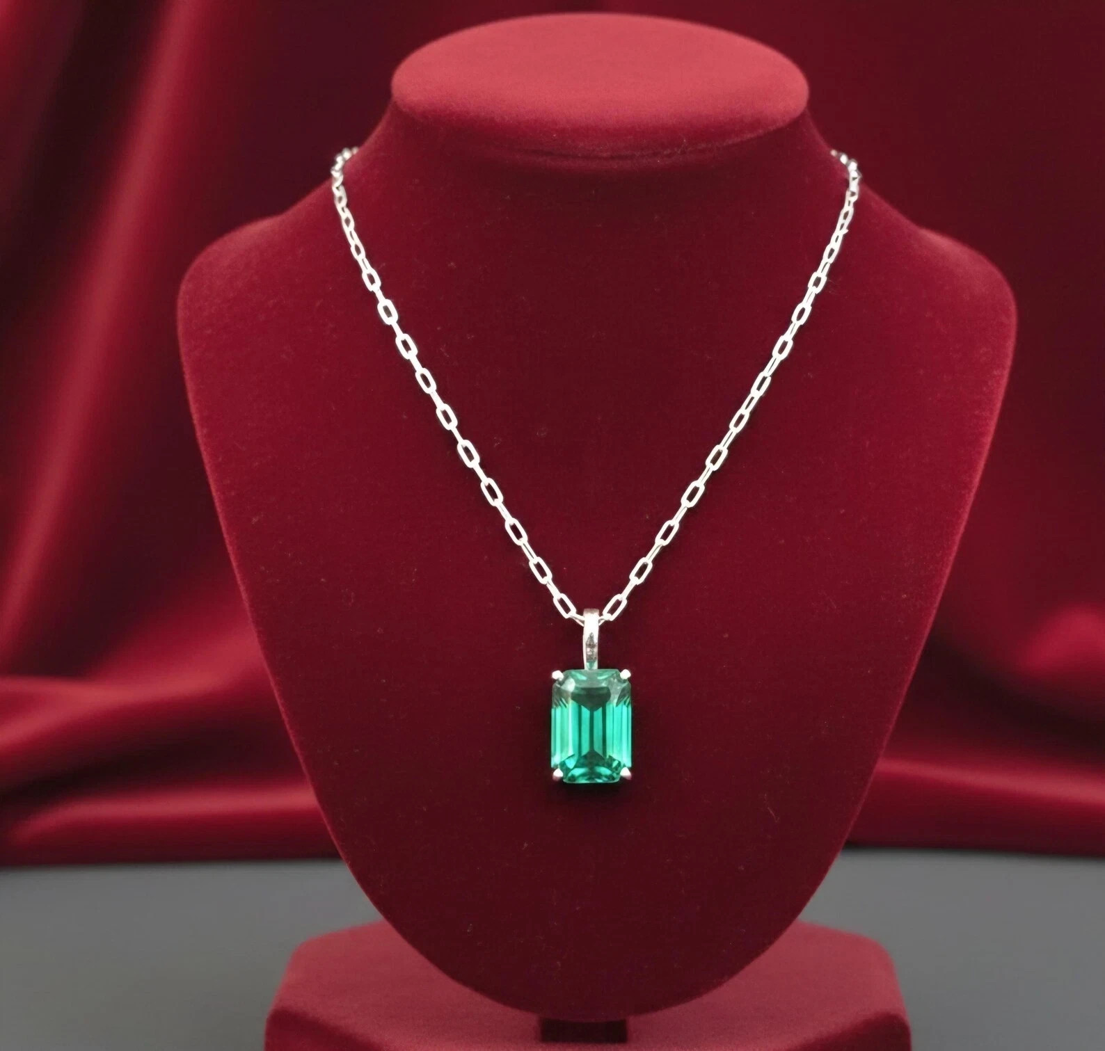 Certified 19.30 Ct Natural Emerald Pendant Sliver Jewelry Gemstone Emerald Cut
