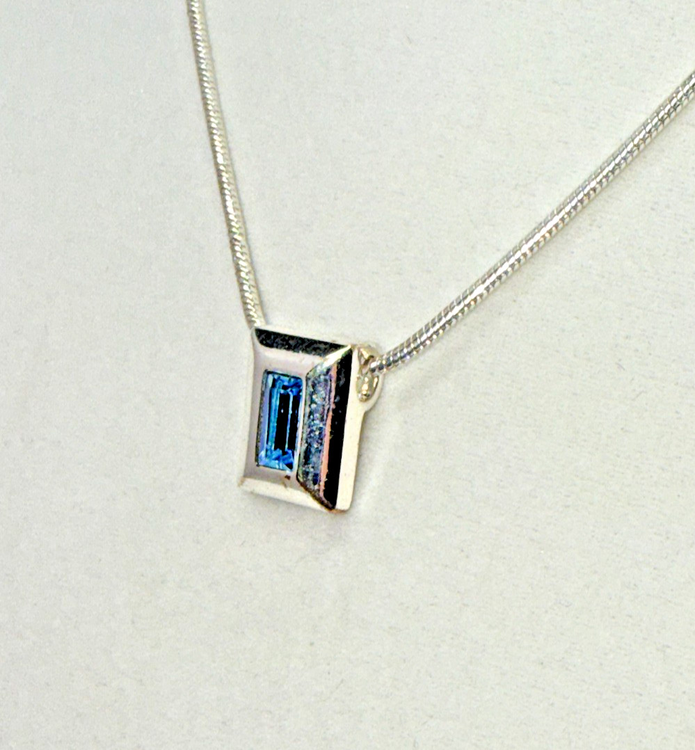 Vintage Signed Premier Designs Silver-Tone Blue Baguette Slide Pendant Necklace