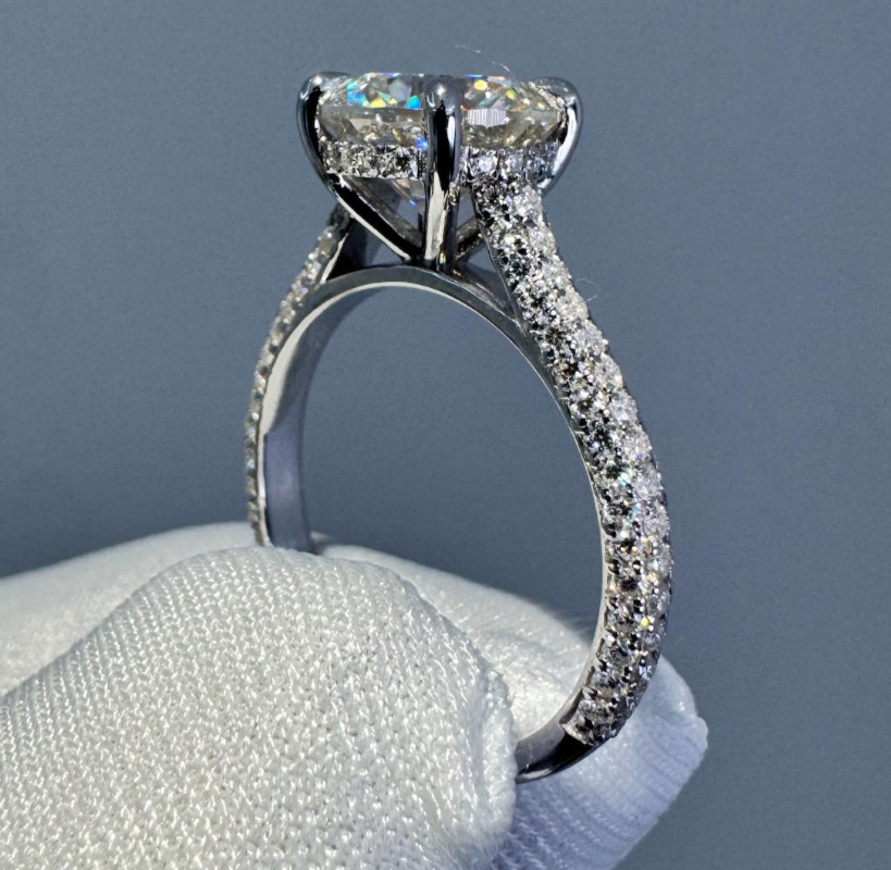 IGI 5.70Ct Round EF/VS1 Lab Grown Diamond Hidden-Halo Wedding Ring Platinum 950