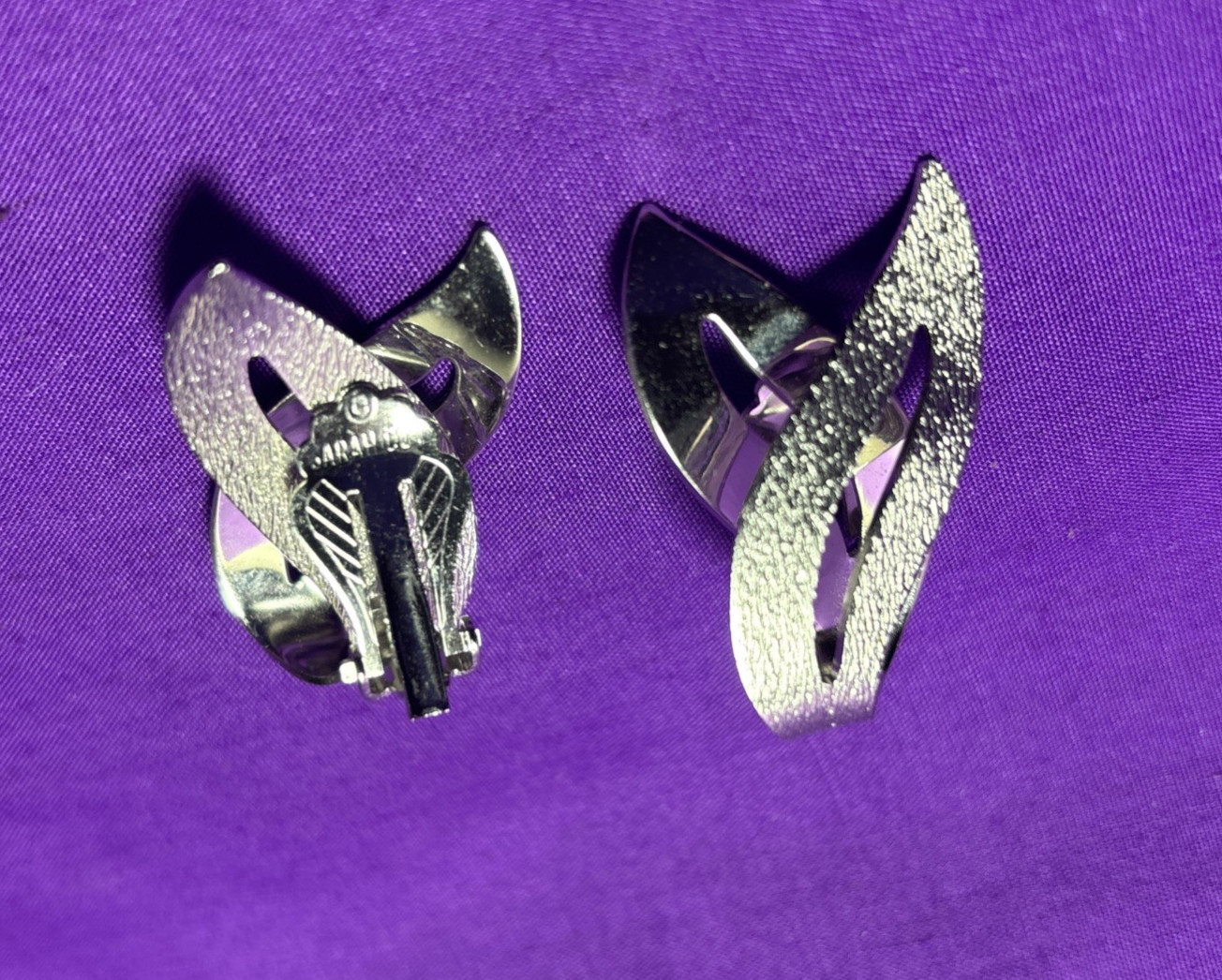 Elegant Silver Tone Clip On Earrings Modern Minimalist E18