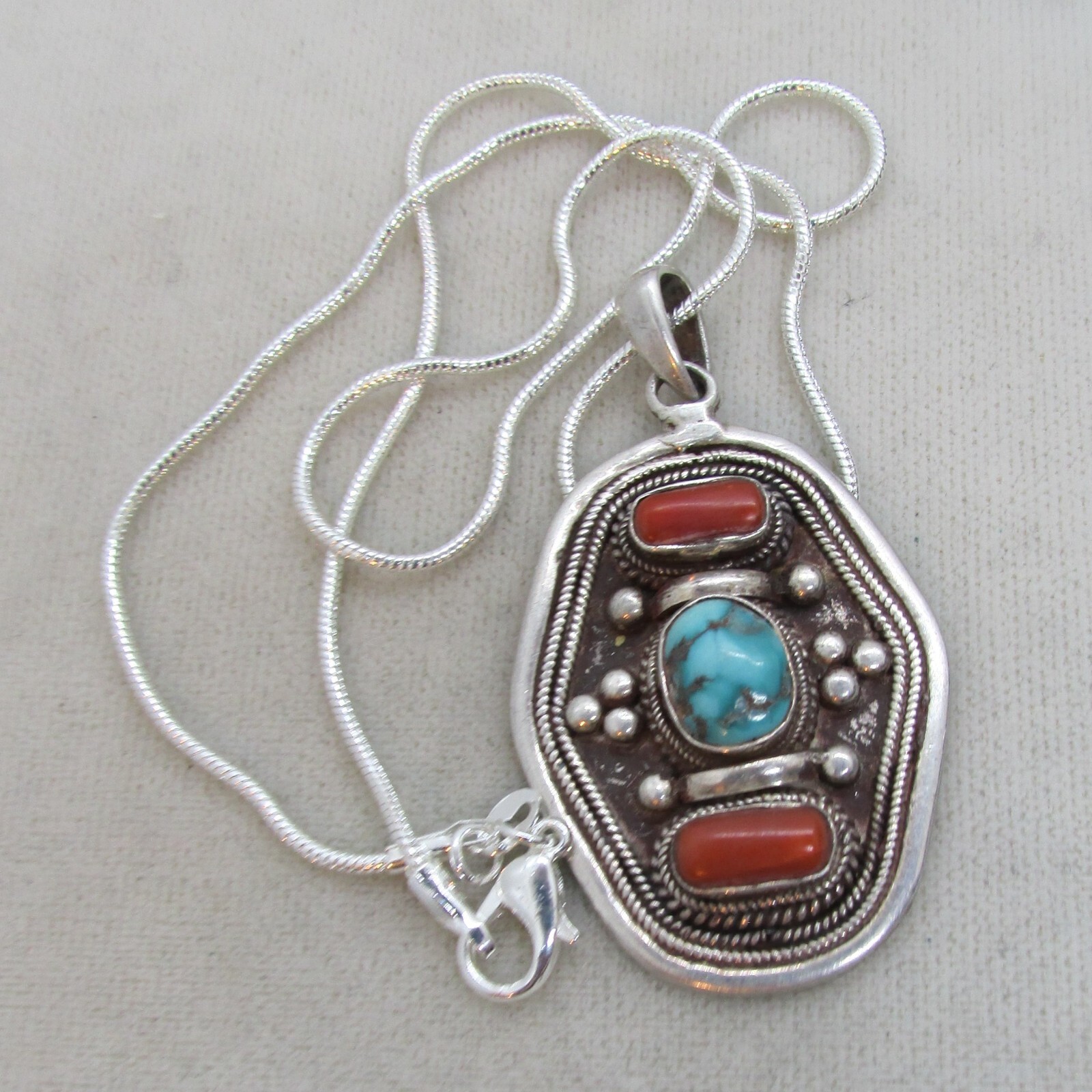 VINTAGE SOUTHWEST N A TURQ. & CORAL PENDANT STERLING W/STER. CHAIN
