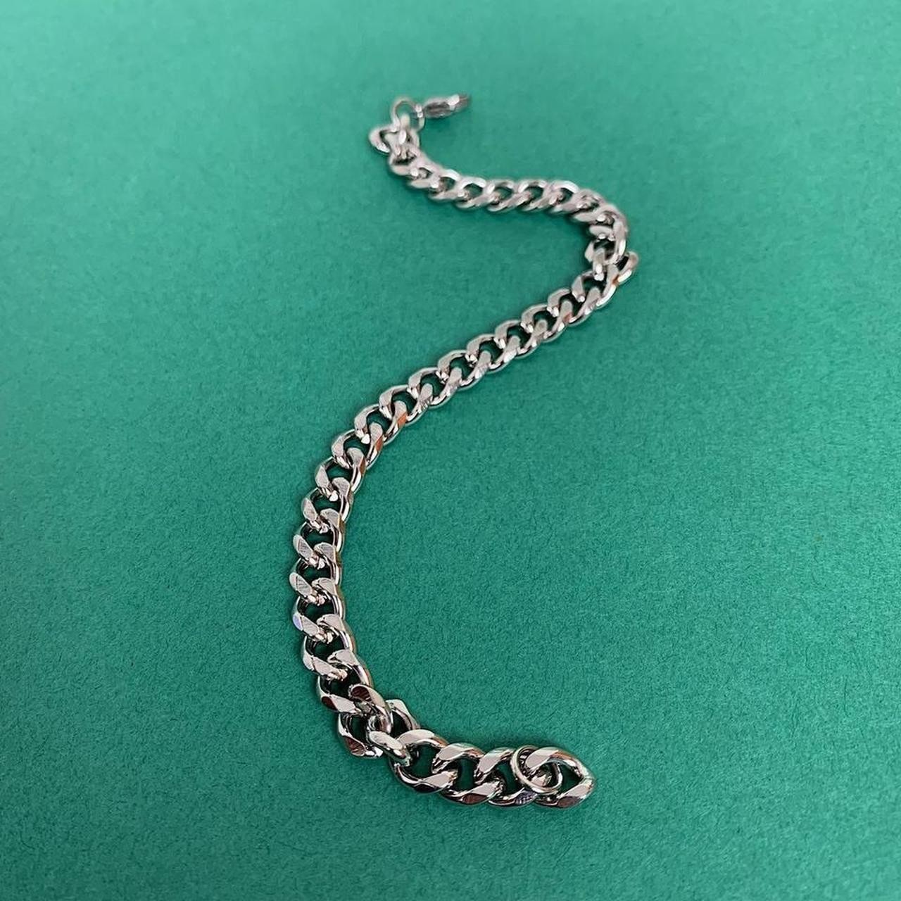 Y2k Vintage style Silver color Cuban Link bracelet. Cool design. Nice quality