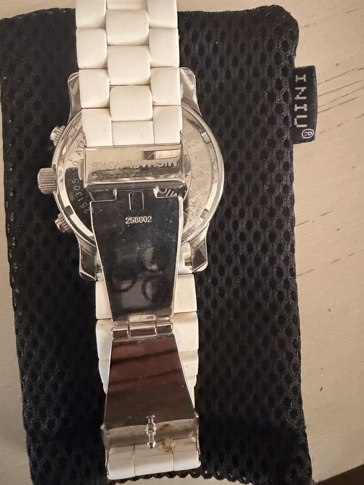 Michael Kors Oversized Runway MK8108 Wrist Watch for Men. preowned