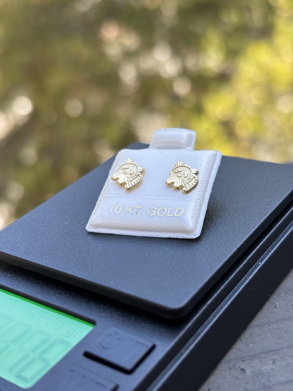 Earrings with 10 carat panda figure, beautiful stoneless earrings
