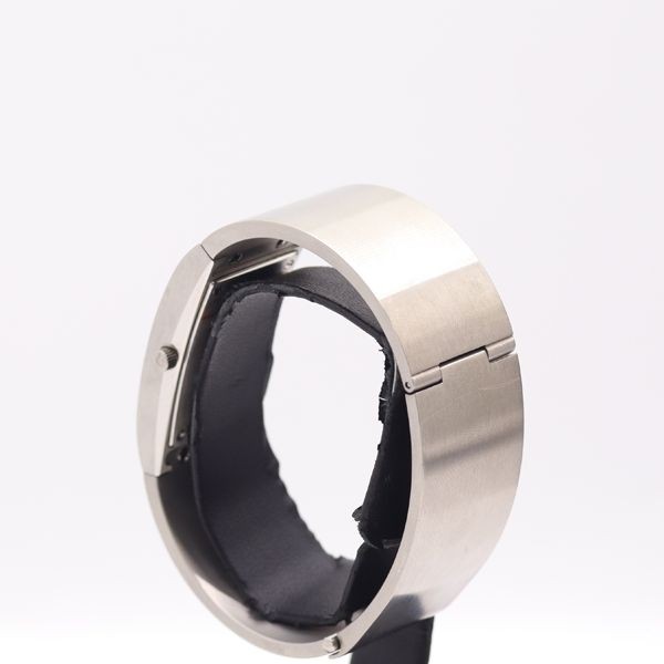 Gucci 2400L Black Dial Bangle Quartz Women’s Watch Box Included Working Japan