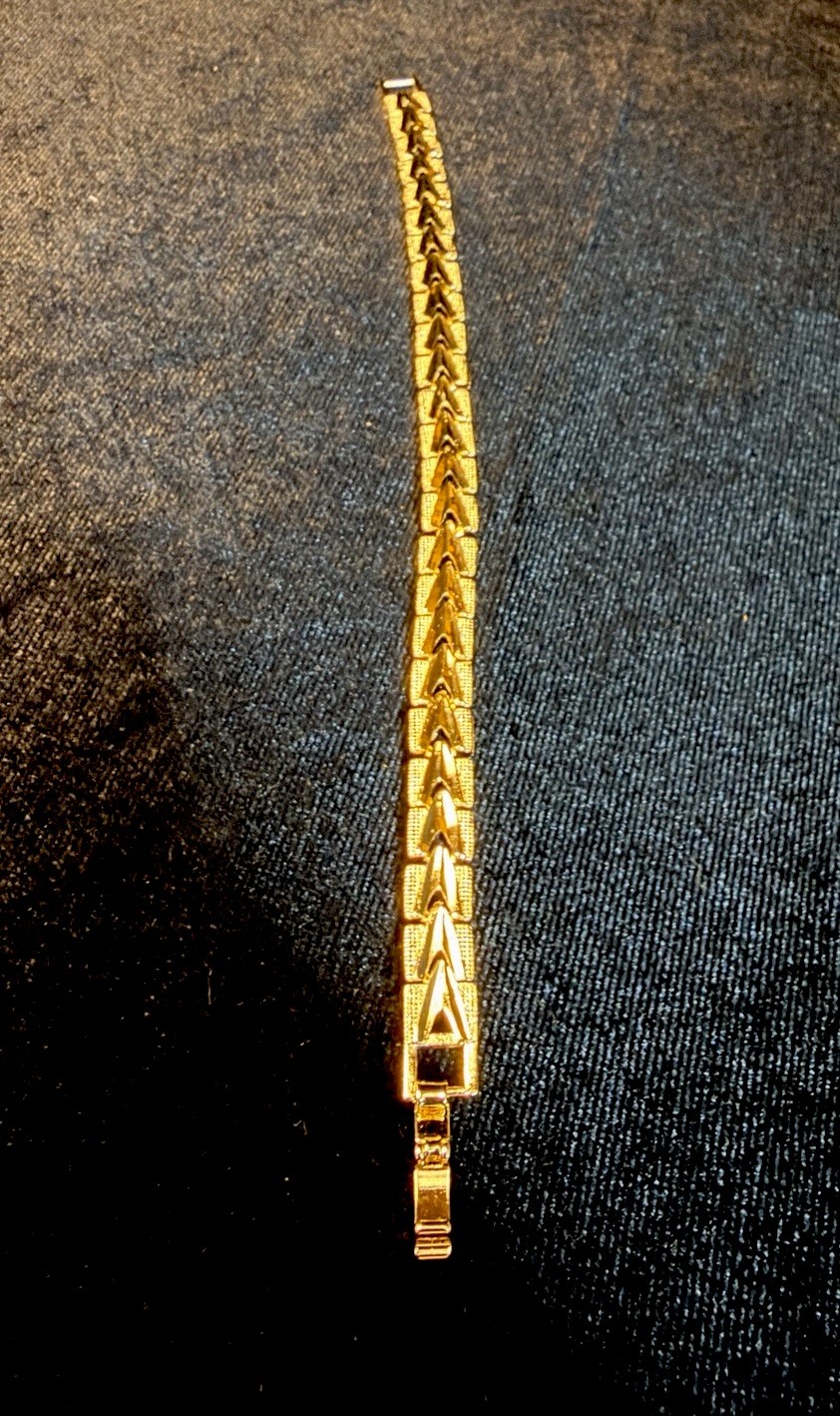 14K Gold Filled Chevron Diamond Cut Chain Link Bracelet 7in 8MM Metal Box Clasp