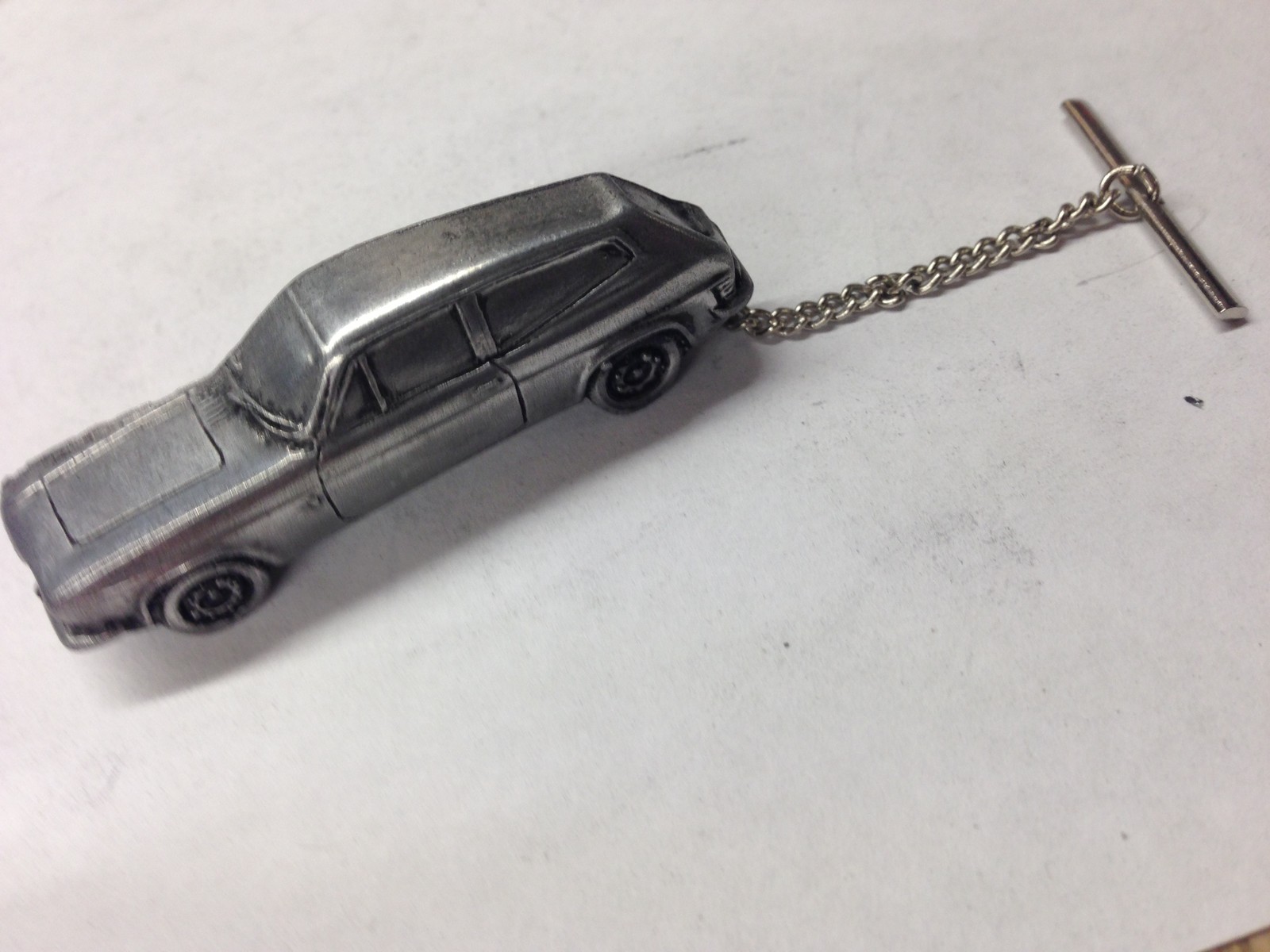 Reliant Scimitar GTE SE5 ref198 3D CAR Tack Tie Pin With Chain