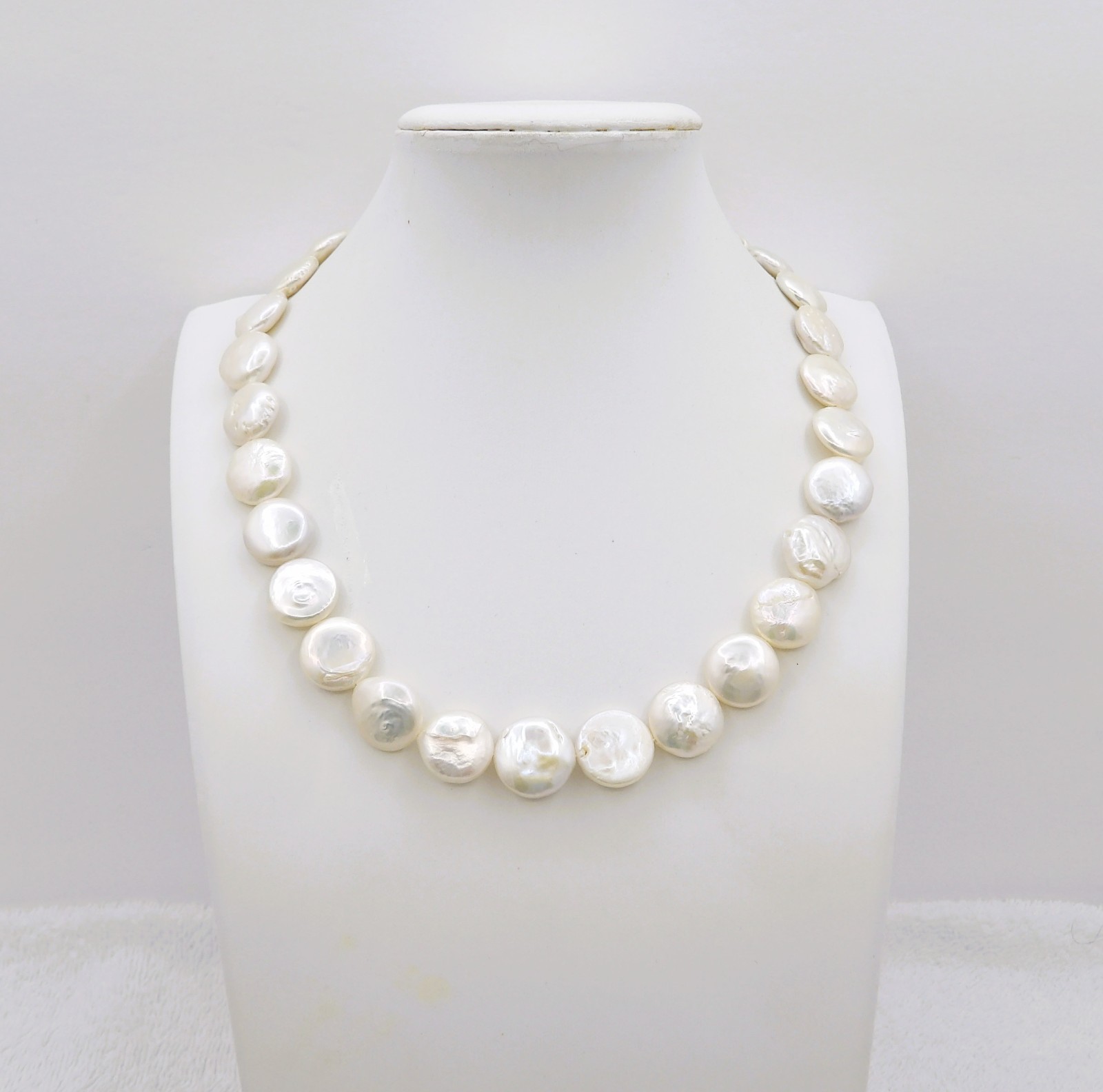 17 inches long White Coin Genuine Freshwater Pearl Necklace Jewelry NK613
