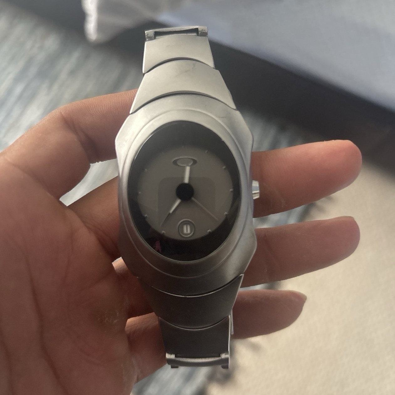 Oakley Silver Oval Black Dial Analog Wristwatch Silver Metal Bracelet 12-Hour