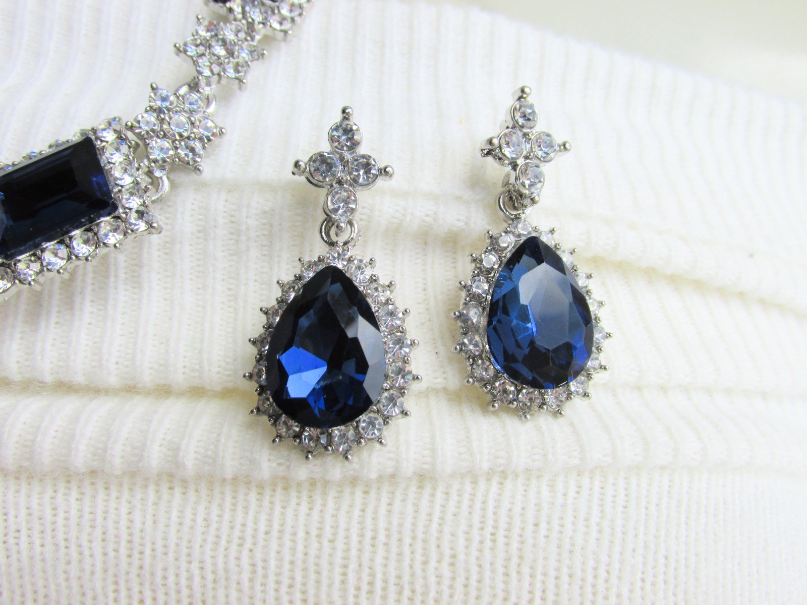 Stunning Sapphire Blue & Clear Rhinestones Pendant Necklace Earring Set