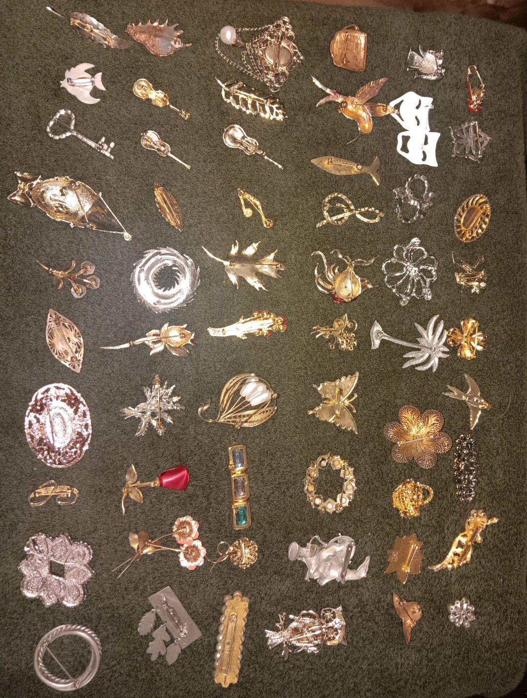 Lot Of 58 Vintage Signed/ Unsigned Multicolored Brooches