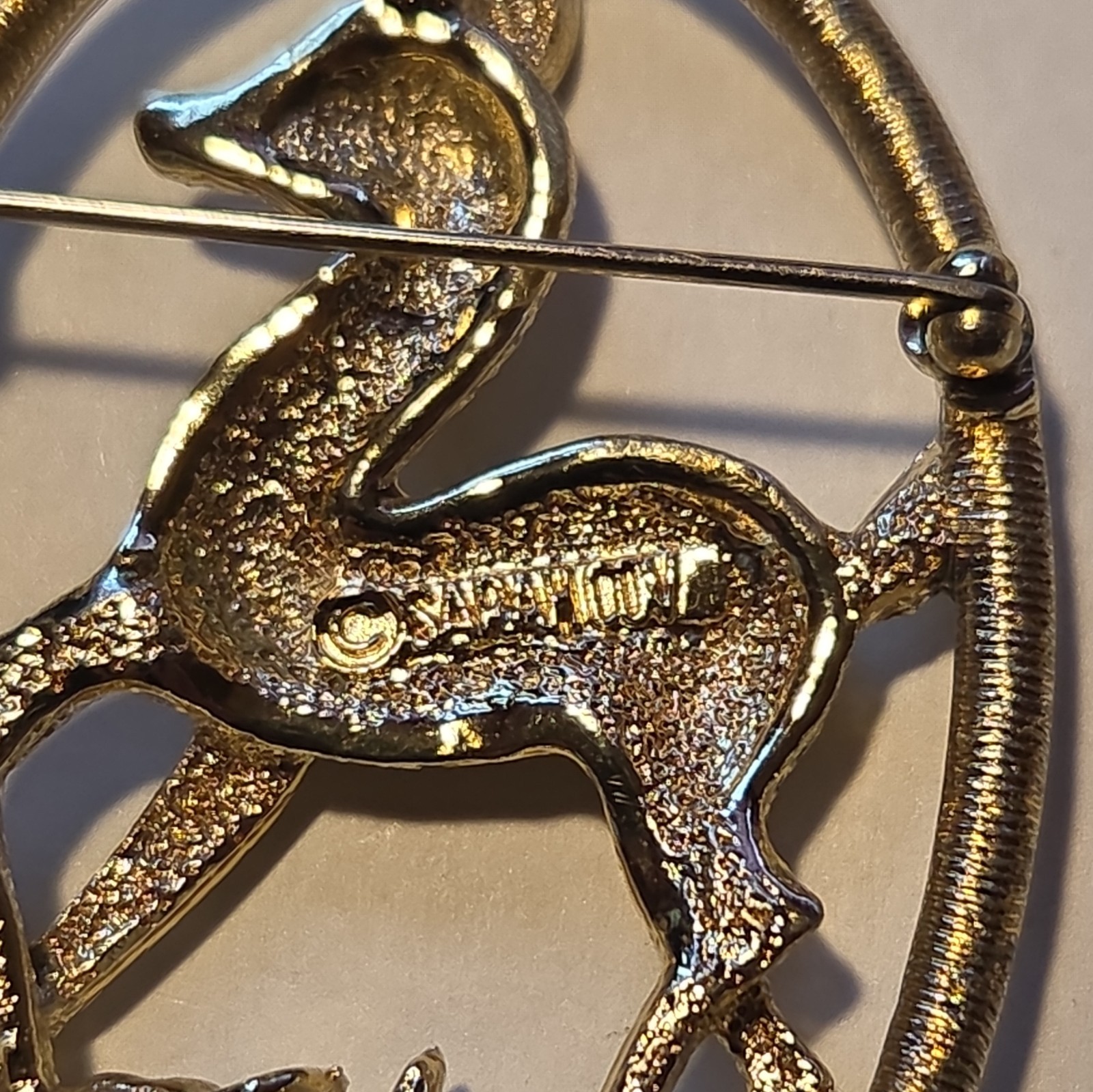 Gold Tone Deer Oval Brooch Pin Metal No Stone Animals & Insects Theme