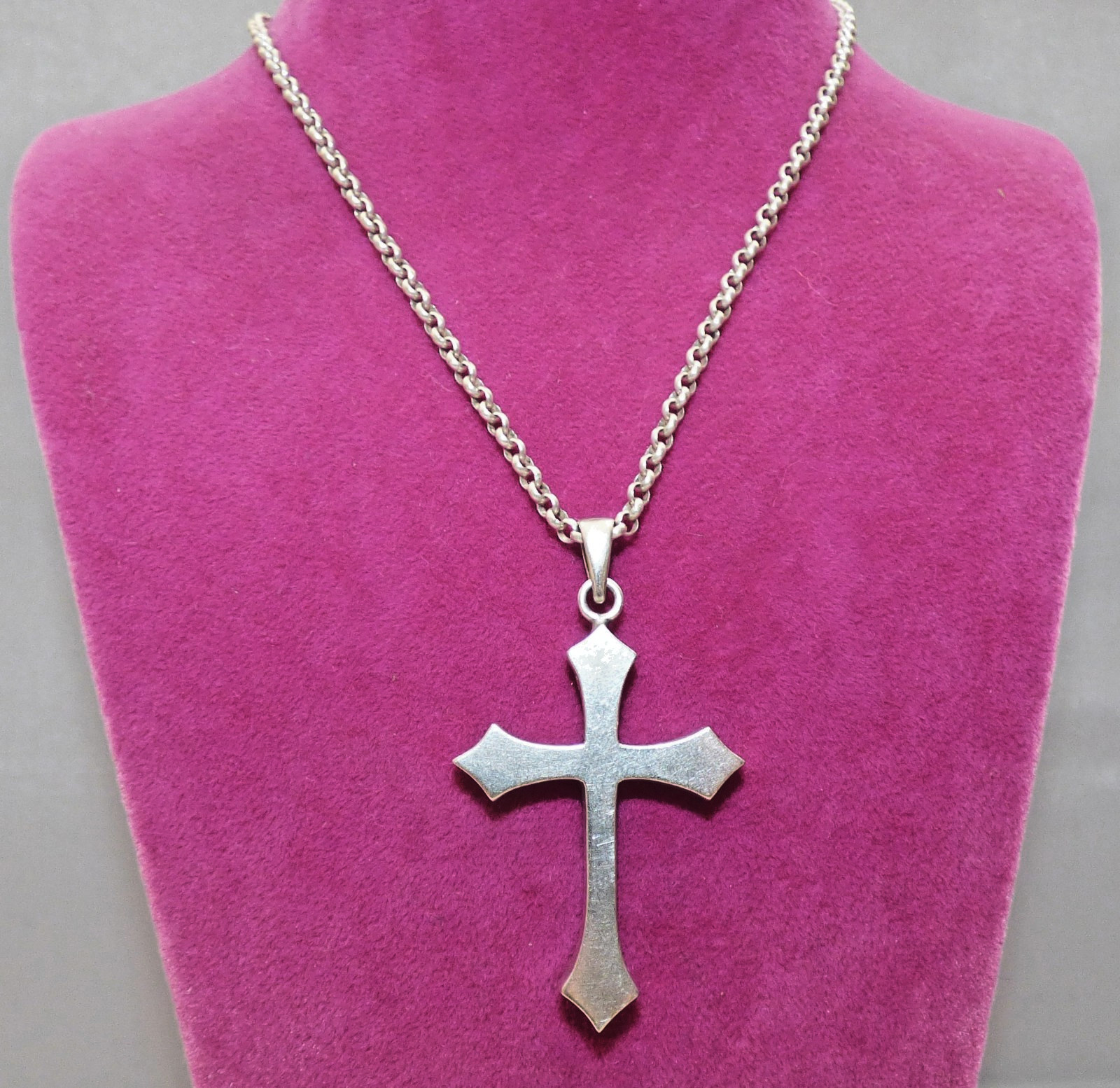 VINTAGE SOLID SILVER CROSS PENDANT ON BELCHER CHAIN ORNATE CROSS