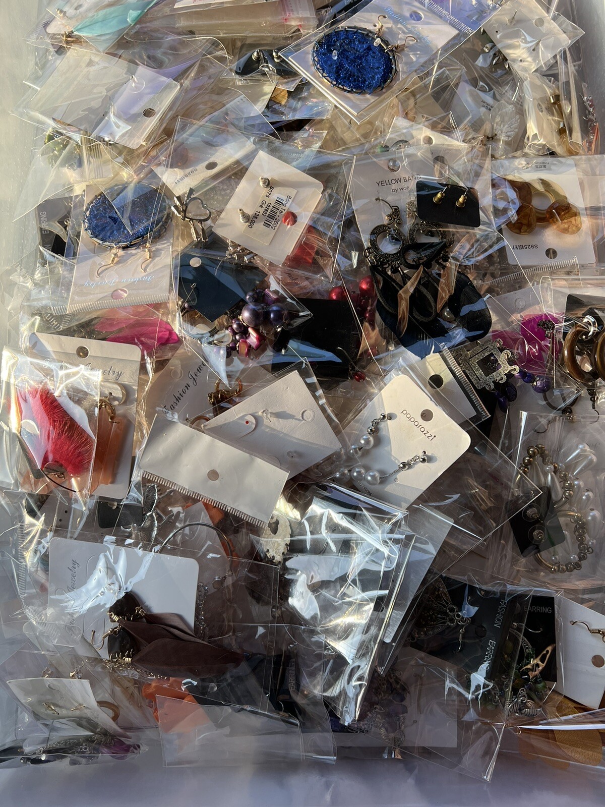 50 pairs of fashion earring. Lot earring