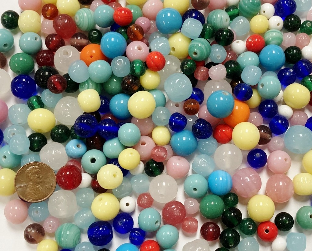 1 POUND VINTAGE JAPANESE CHERRY BRAND GLASS ASSORTED COLOR & SIZE BULK BEAD LOT