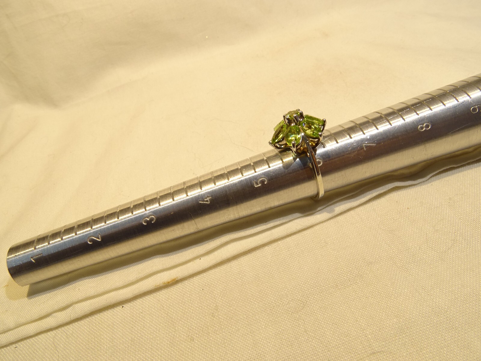 Very Nice Sterling Silver Light Green Tourmaline Classic Flower Size 6 Ring