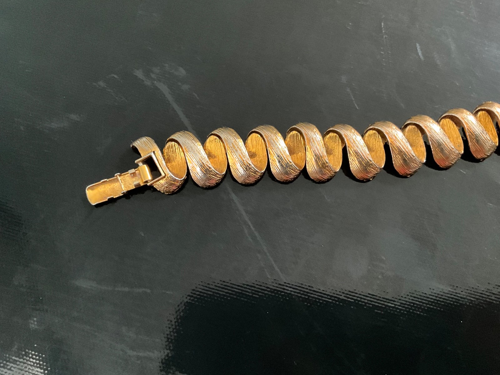 Vintage Gold Tone Ribbon Link Bracelet Wide Textured Statement Costume Jewelry
