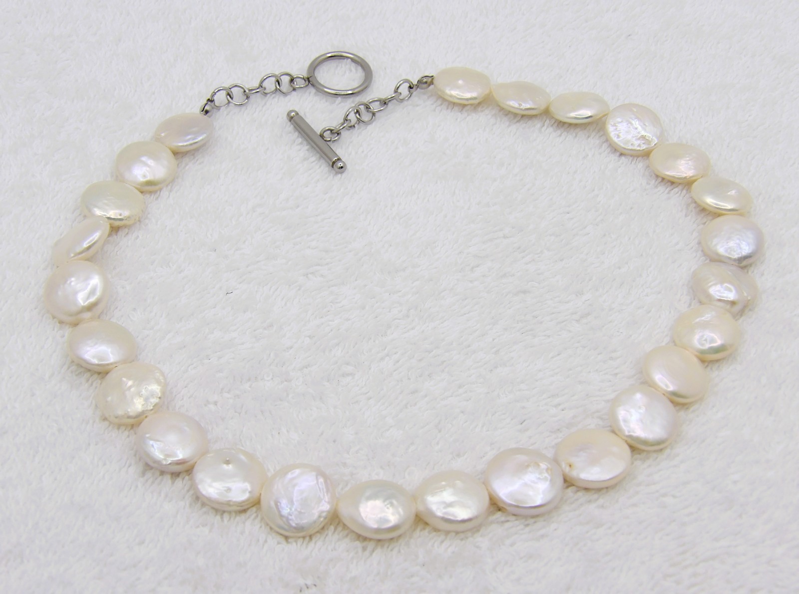 17 inches long White Coin Genuine Freshwater Pearl Necklace Jewelry NK613