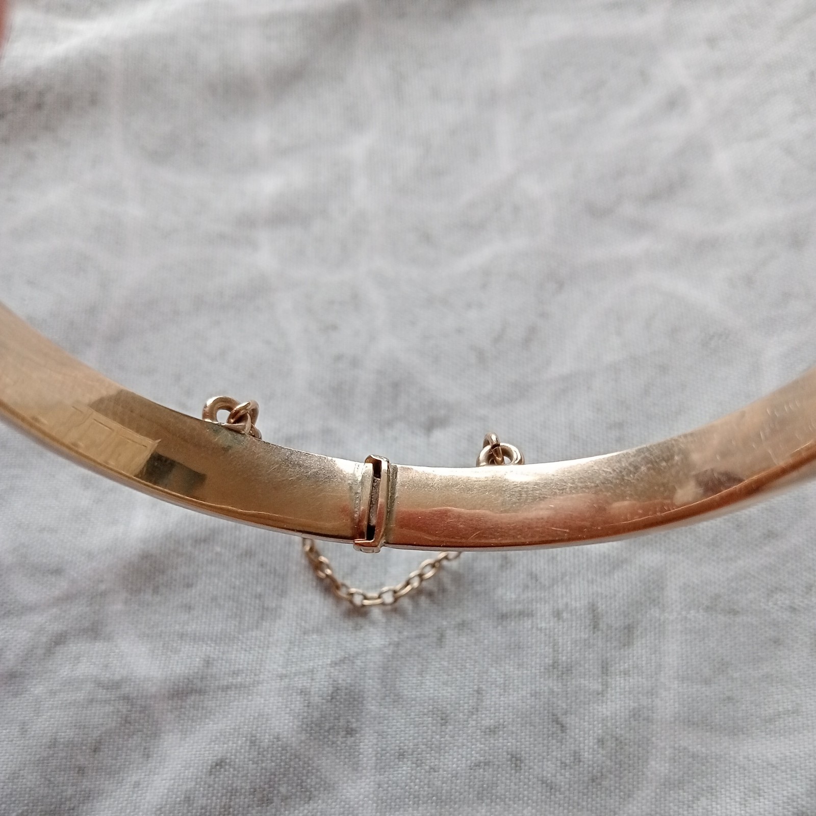 Gold Bangle 9 Carat Hinged Yellow 6mm Oval , 9.68 grams