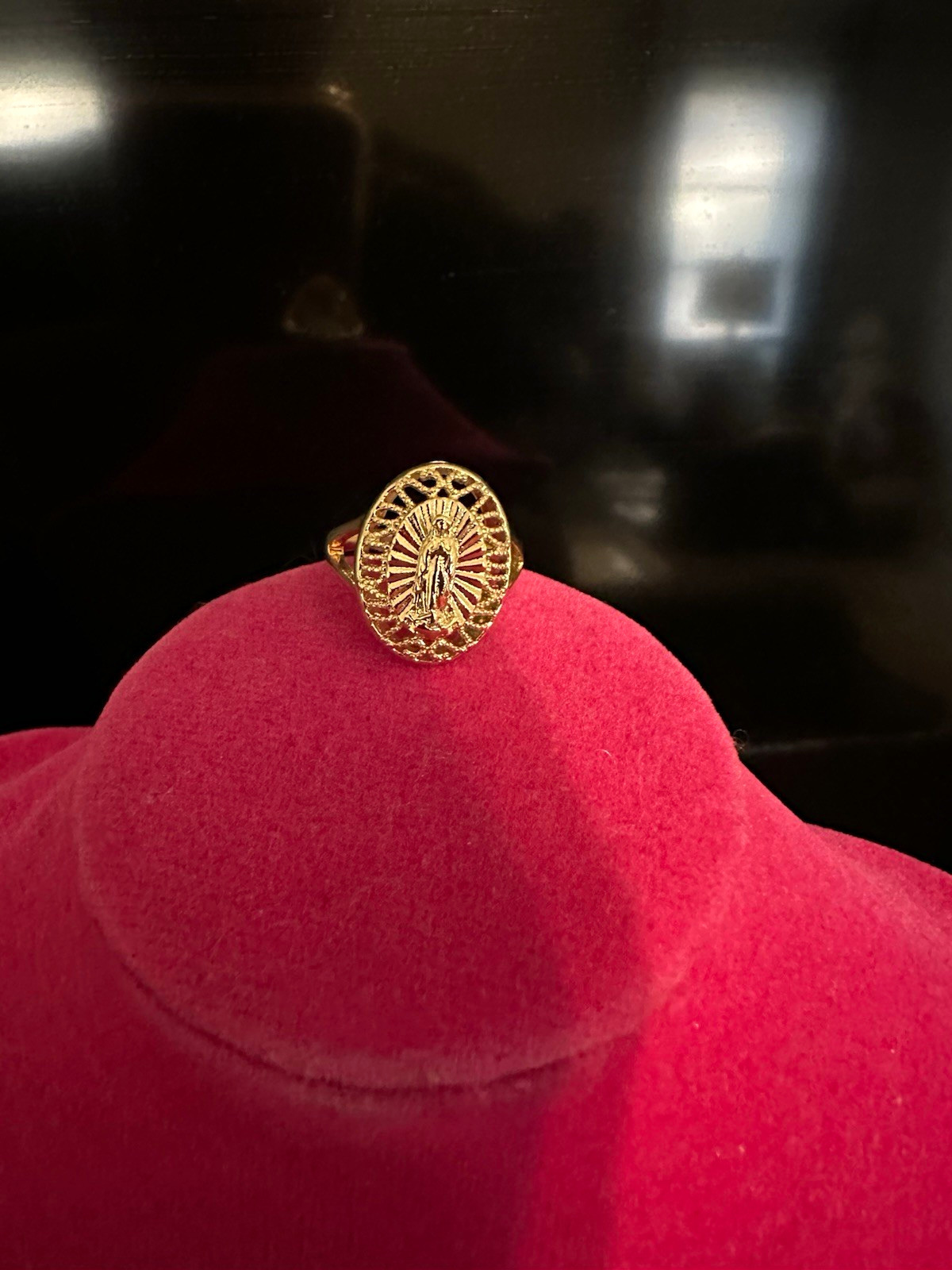 Gold plated Virgin Mary Oval Cocktail Ring Metal Size 7 No Stone