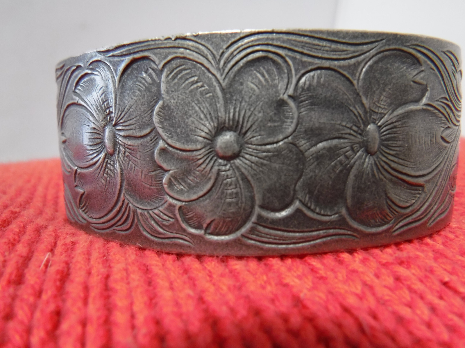 Salisbury Pewter July Larkspur Flower of the Month Etched Cuff Bracelet 1 Inch