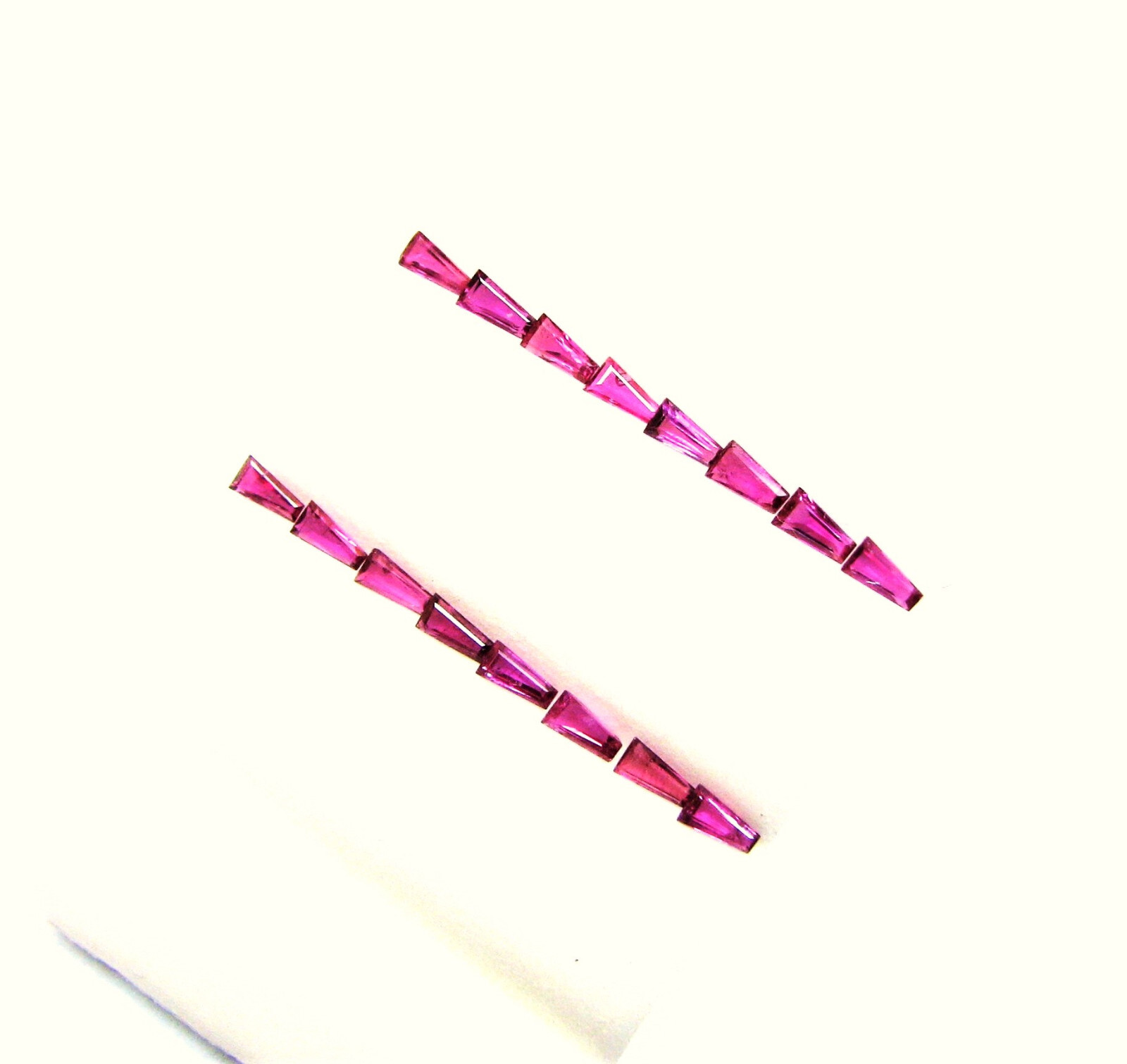 Natural Tapered Baguette Thai Ruby 36 Pcs 4.60 Cts Tol 4×2-2.1×1.1-1.3 MM LxWxW